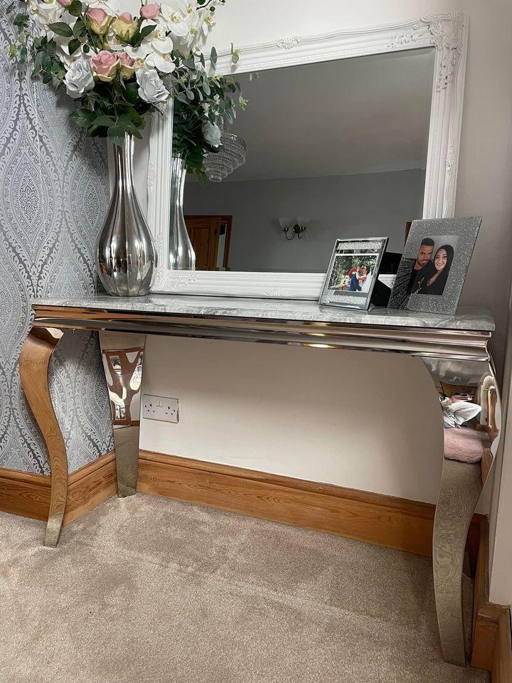 Vienna Console Silver Base